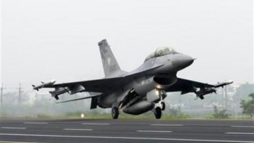 SBY Tonton Aksi Flying Pass 4 Pesawat Tempur